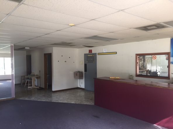 Former Auto Glass Repair Shop For Sale!: 819 S Spring Garden Ave, Deland, FL 32720